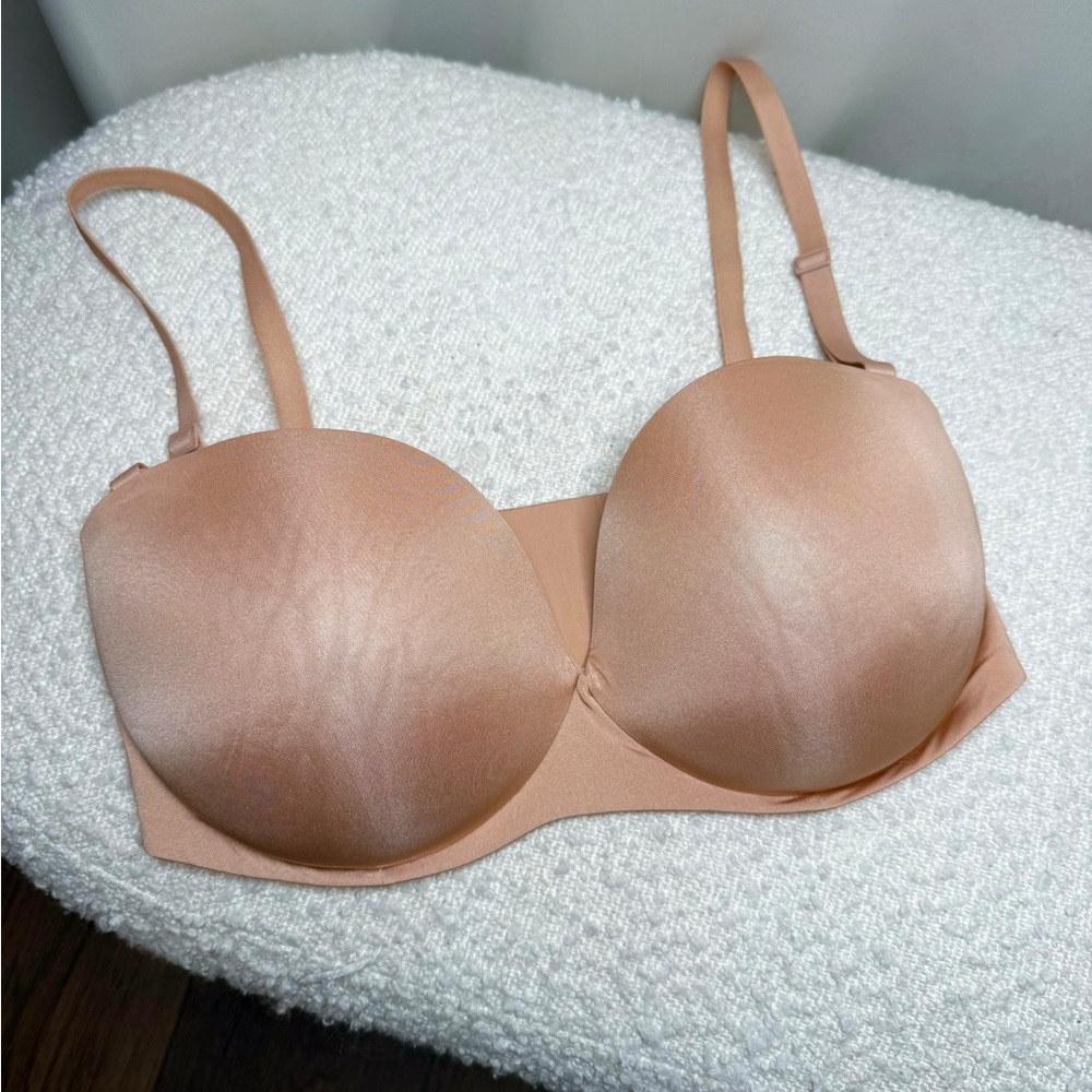 SKIMS Seamless Strapless Nude Bra - Picture 3 of 3
